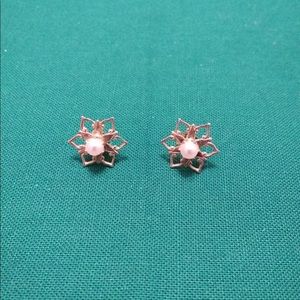 Goldtone pearlesque earrings